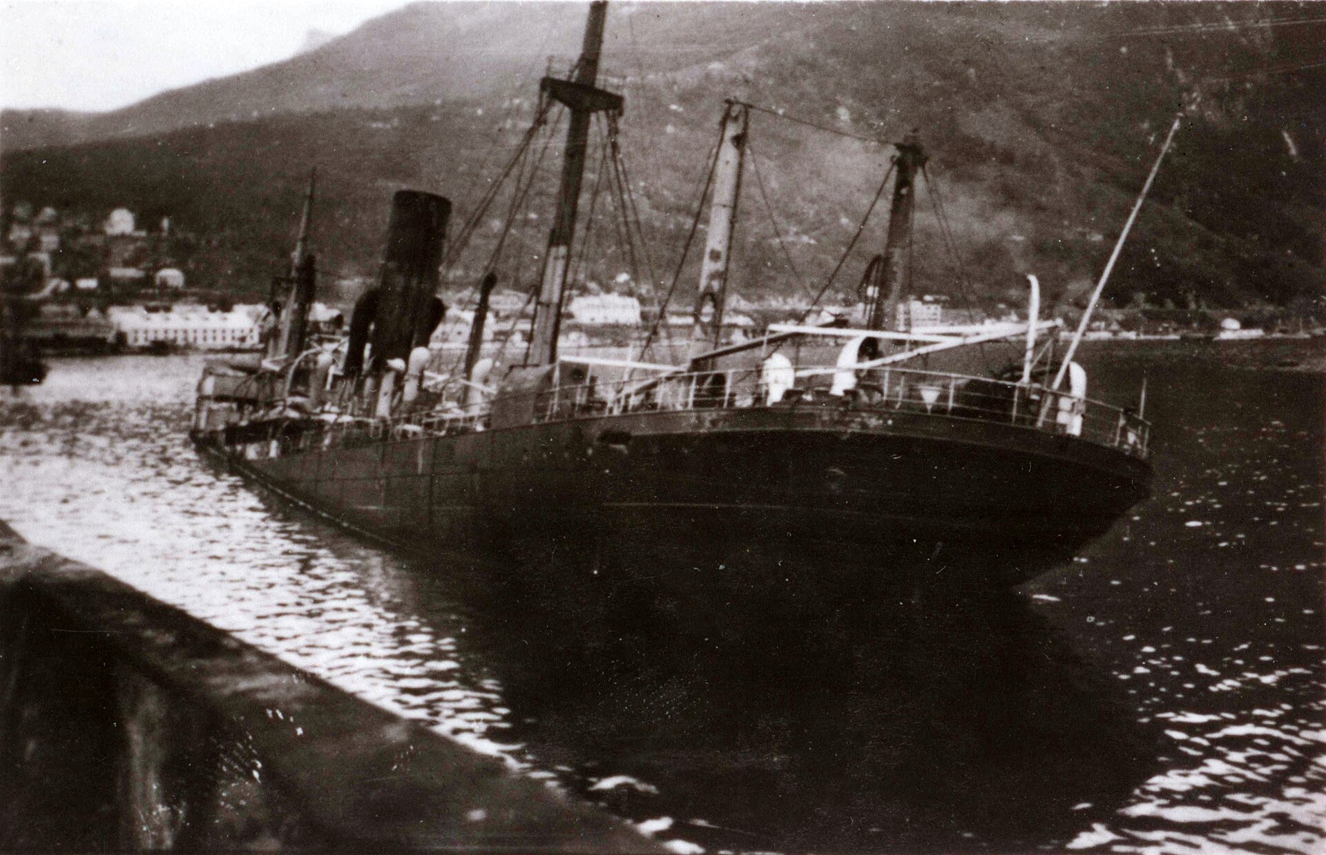 A shipwreck after fightings in Narvik.jpg