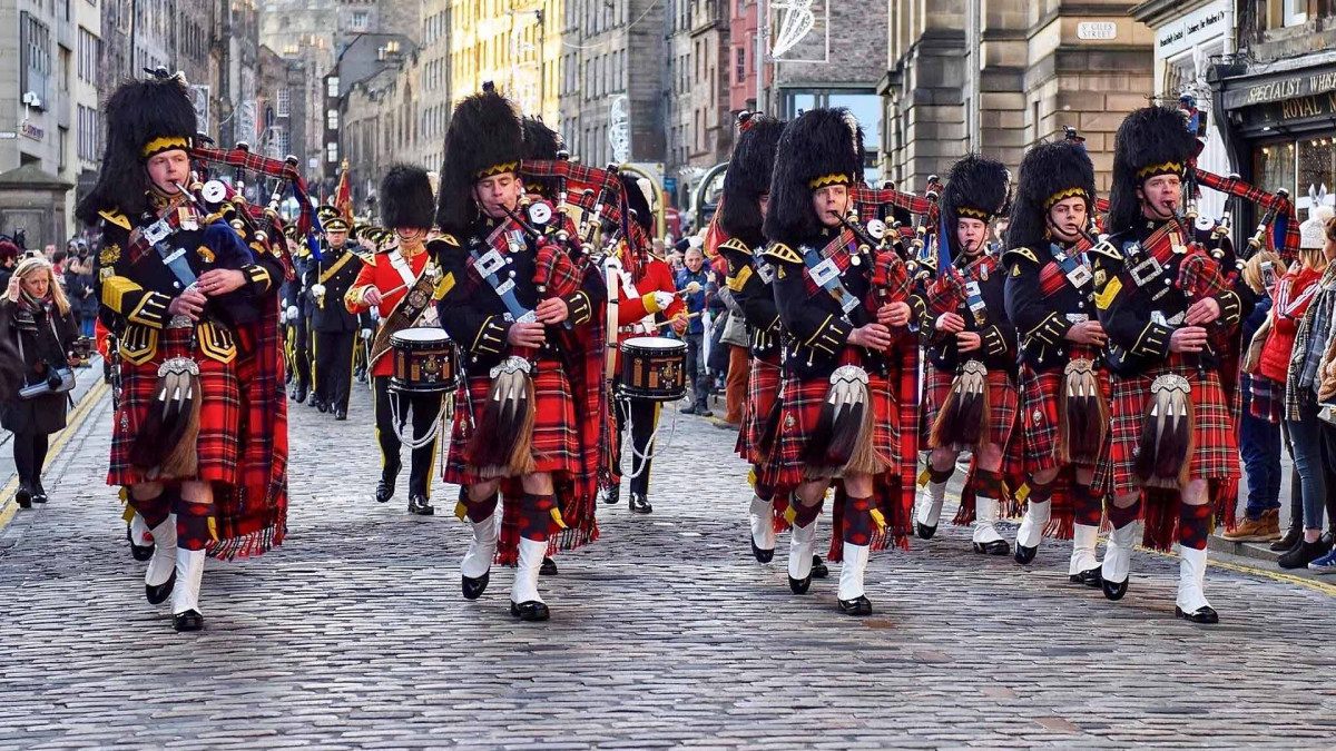 Listeutsnitt for The Pipes And Drums Of The Military Band Of The Royal Scots Dragoon Guards